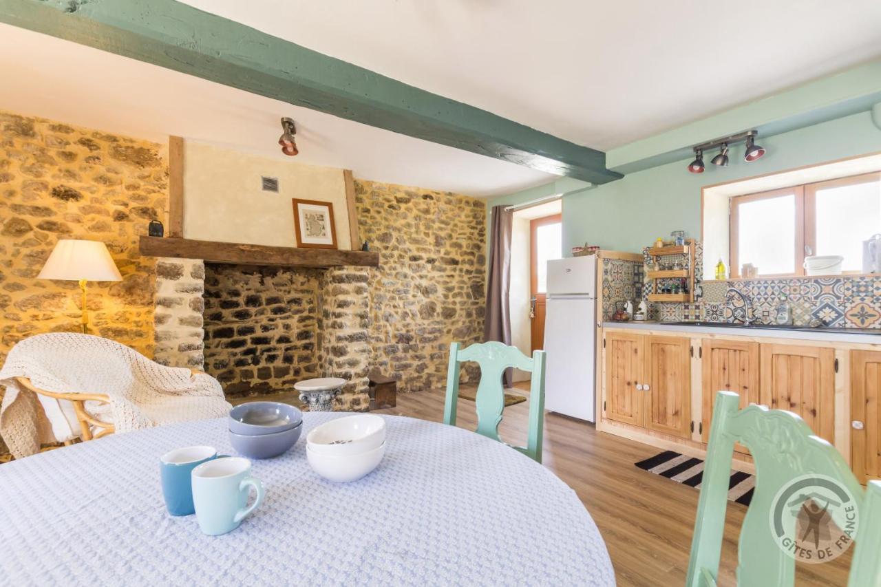 Bed and Breakfast Le Jardin Des Fees Savigny-le-Vieux Zewnętrze zdjęcie