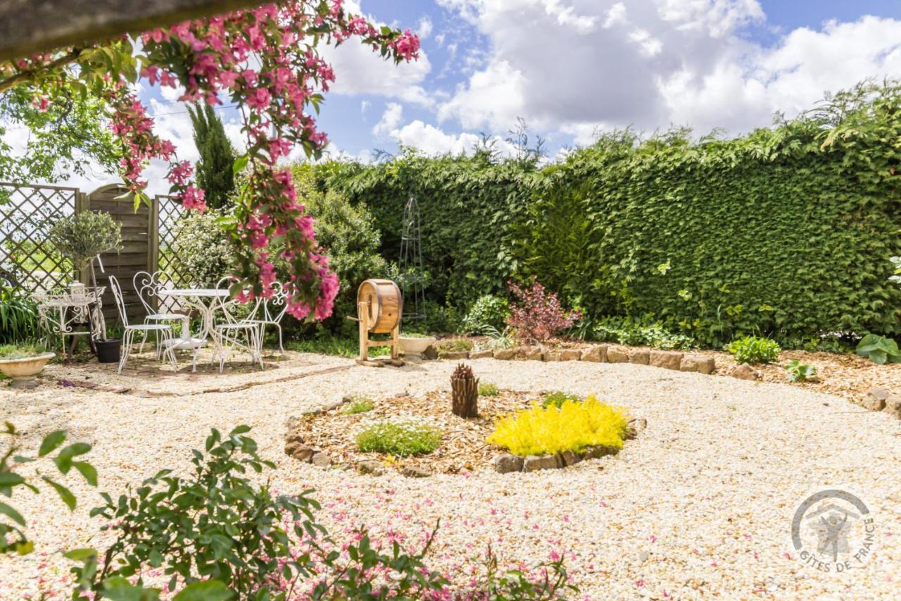 Bed and Breakfast Le Jardin Des Fees Savigny-le-Vieux Zewnętrze zdjęcie